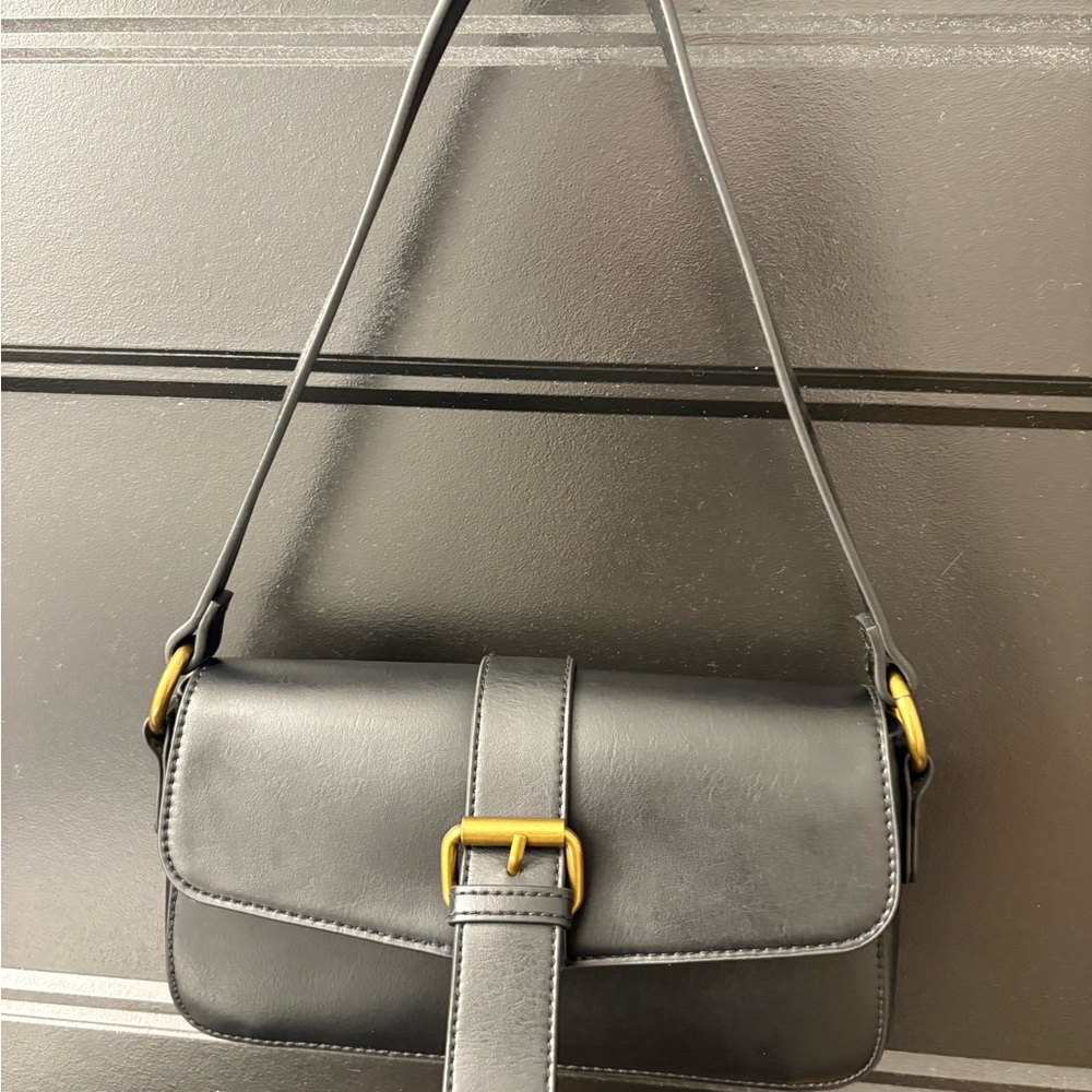 BUCKLE SHOULDER BAG